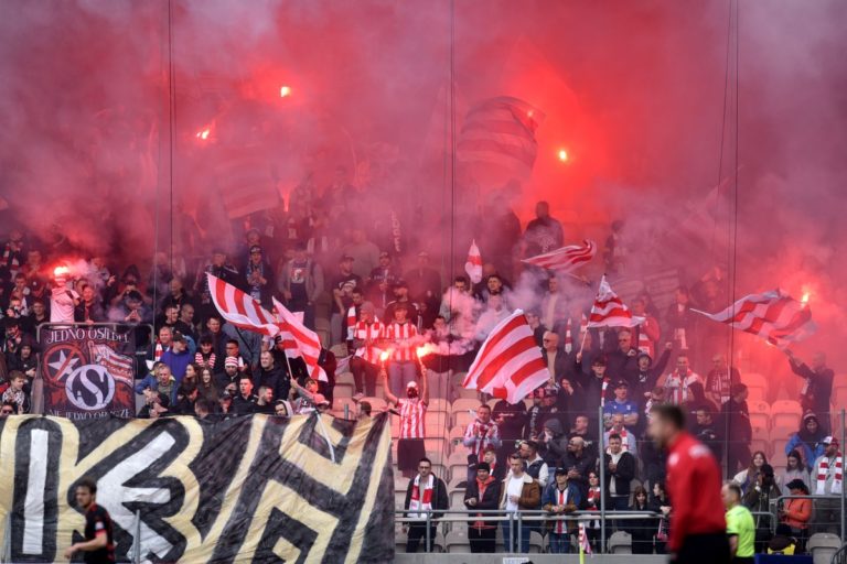 Skandaliczna oprawa kibiców Cracovii Klub wydał oświadczenie Goal pl