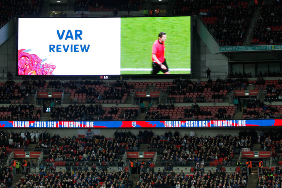 VAR na Euro 2020 - jak działa system i do czego służy? - Goal.pl