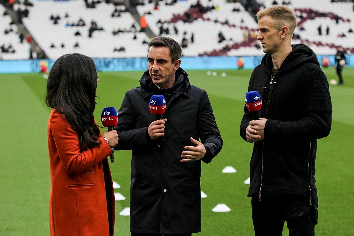 Gary Neville (na środku)