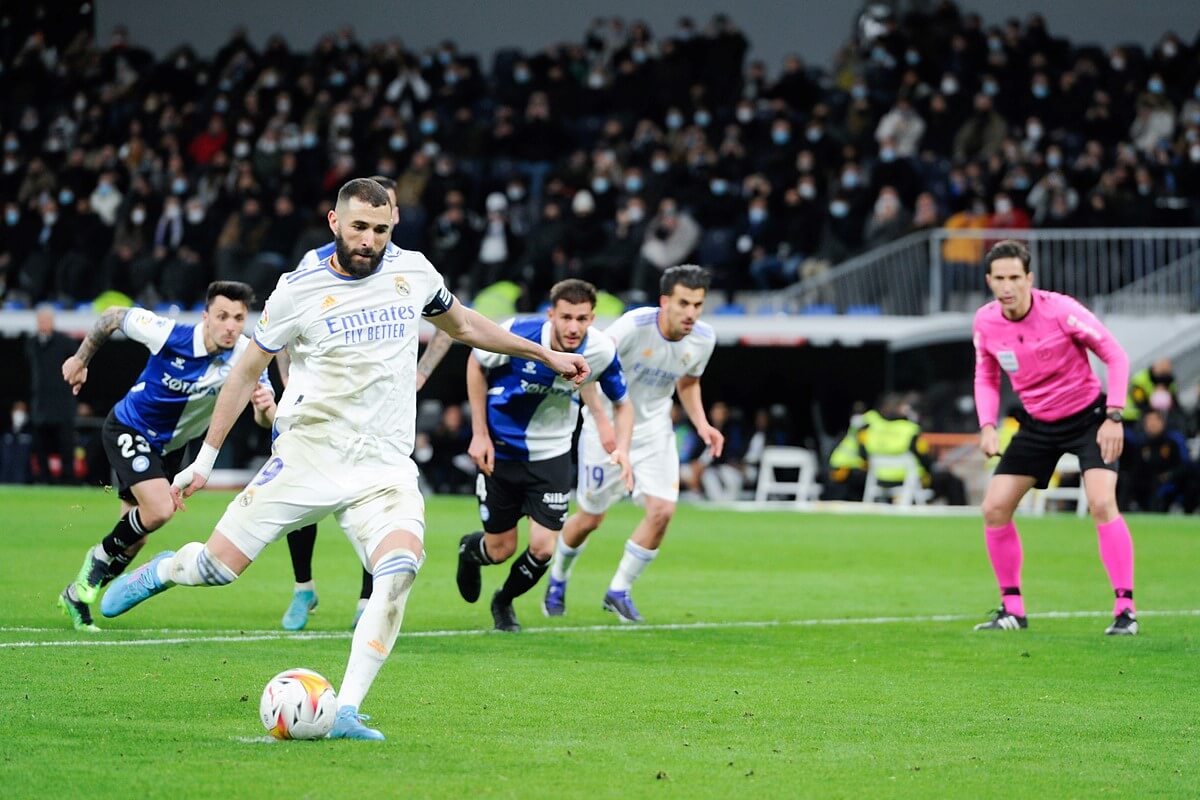 Karim Benzema w meczu z Deportivo Alaves