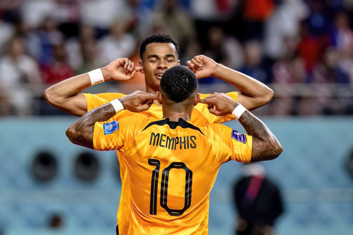 Memphis Depay i Cody Gakpo