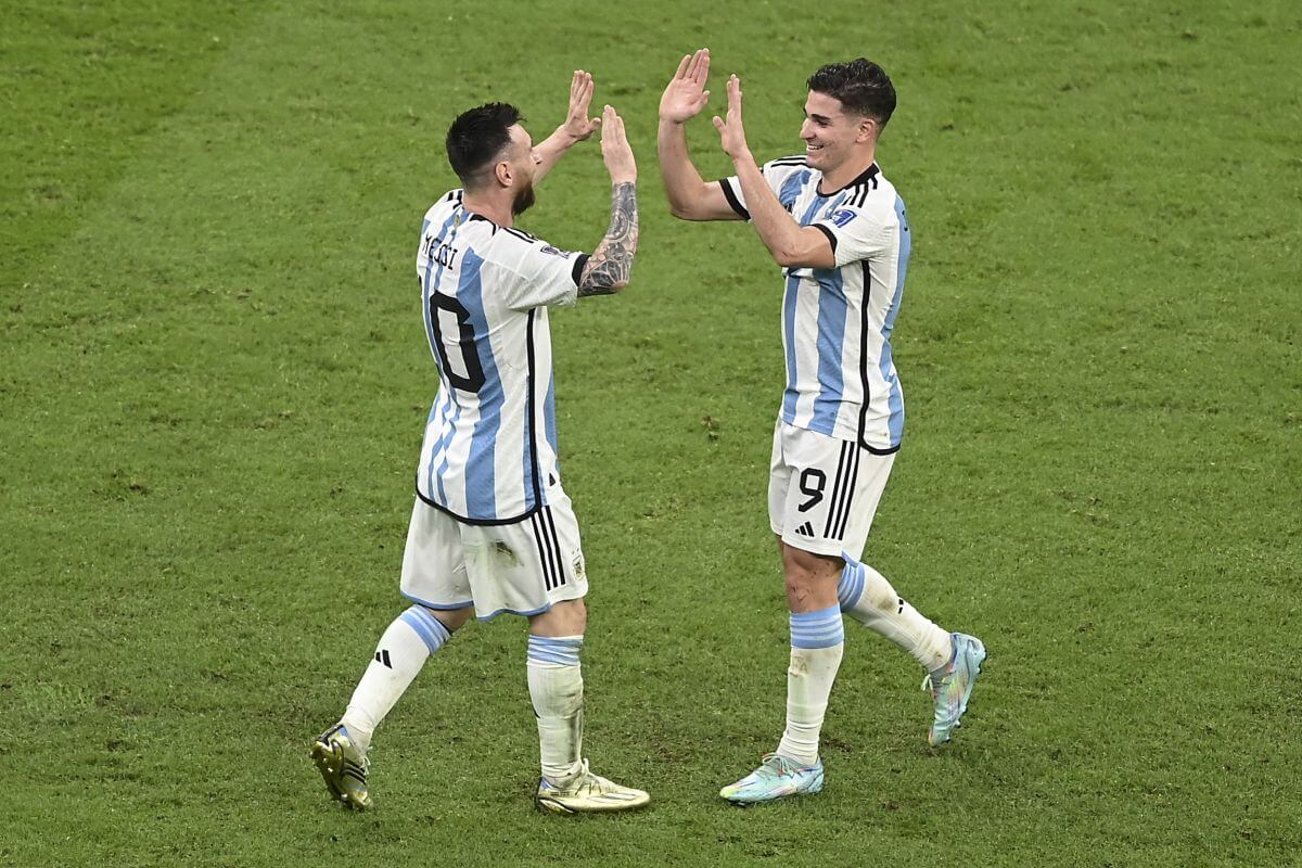 Lionel Messi i Julian Alvarez