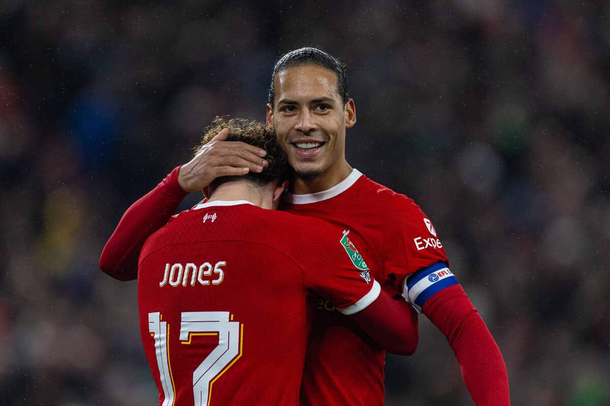 Curtis Jones i Virgil van Dijk