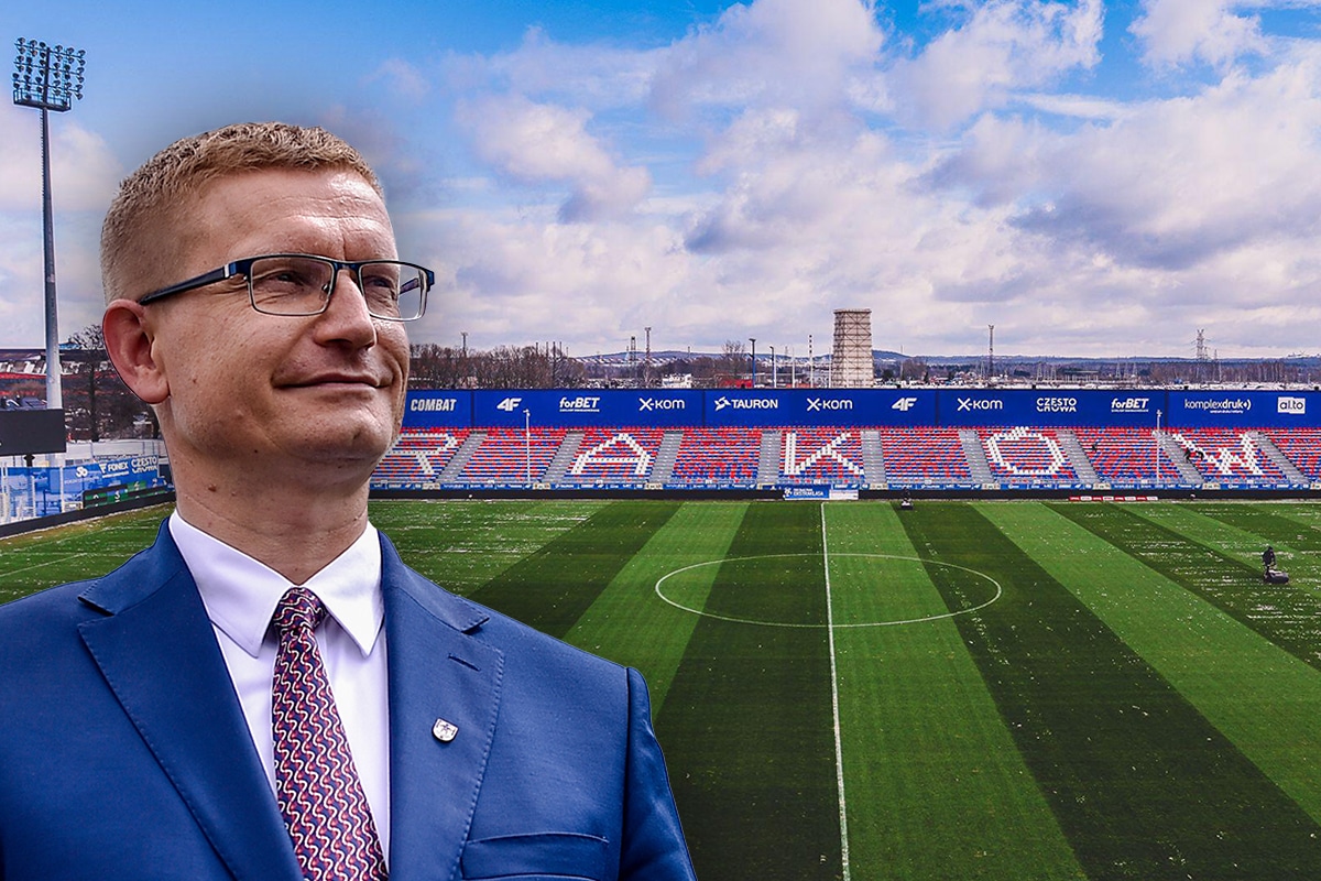 Krzysztof Matyjaszczyk. W tle: obecny stadion Rakowa Częstochowa